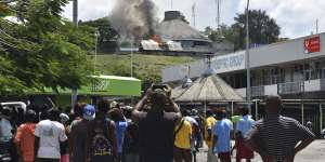 Fresh rioting broke out in Honiara as Prime Minister Manasseh Sogavare called for an end to the inter-island tensions that have plunged the Pacific nation into crisis. 