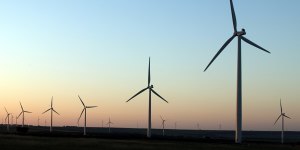 Shell,one of the world’s biggest oil and gas companies,has struck a deal to take a 49 per cent stake in Australian wind farm developer WestWind.