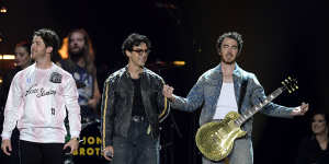 Jonas Brothers:when they paused the crowd sang in unison.