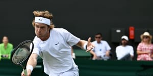 ‘I’m for peace’:Russian players back Ukrainians’ special treatment at Wimbledon