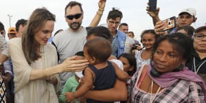 Jolie urges aid as thousands pour across reopened Venezuelan border