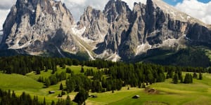 Hiking the Dolomites,Italy:Walking the wondrous plateau Alpe di Siusi