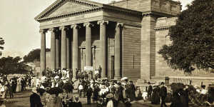 The existing AGNSW building,built in 1896-1909.