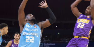 Ware,Bogut star to keep Sydney Kings'undefeated streak alive