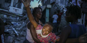 Major earthquake in Haiti kills hundreds,reduces buildings to rubble