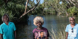 Elders Naomi Wilfred and May August on Alawa country in the NT.