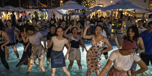 Locals dance in a restaurant’s swimming pool during Beijing’s heatwave earlier this month.