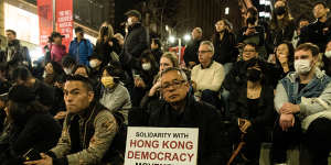 Protesters hold pro-Hong Kong signs at the"Stand With Hong Kong"rally at Martin Place on Friday night.