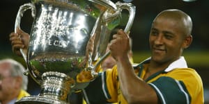 Former Wallabies skippers sign letter calling for change at top of RA