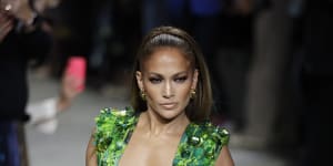 Twenty years on,J-Lo shuts down the internet again in iconic Versace