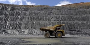 Union clashes with gold miner over pay rises