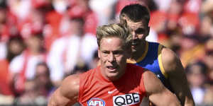 Isaac Heeney runs with the footy. He sat out most of the final term with a lower leg injury.