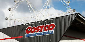 The first Costco in Australia opened in Docklands,Melbourne,and became one of the top-performing stores globally.