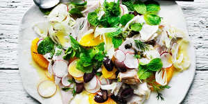 A fresh,vibrant side to any winter dish:Fennel,orange and olive salad with tuna.