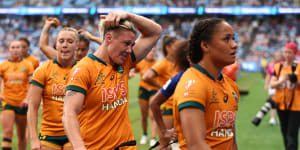 ‘How is that a yellow card?’:France spoil Australia’s sevens party in Sydney