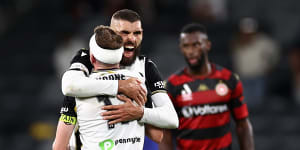 Fans turn on struggling Wanderers after loss to Macarthur