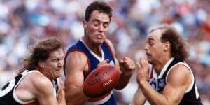 St Kilda's Michael Ford and Mick Dwyer contest ball with Footscray's Justin Charles in 1992.