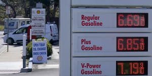 Not getting cheaper:a petrol station in Menlo Park,California.