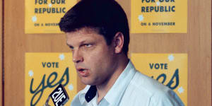 Greg Barnes in 1999,when he was campaign director for the Yes vote in the republic referendum.
