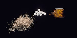 The analgesic action of aspirin (right) is derived from salicin,found in willow bark (left),which has been used traditionally for thousands of years.