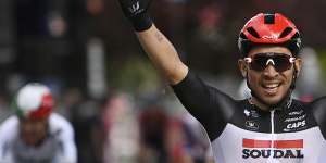Australian Ewan wins Giro stage five,Landa crashes out