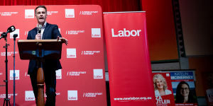 Labor leader Chris Minns at a campaign event in Nowra last month. 