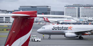 Brisbane community groups are questioning Jetstar’s decision not to retrofit noise restrictions measures on older planes,instead pushing ahead with quieter newer planes.