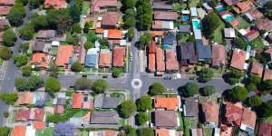 Two,three and four-bedroom houses are still below their 2021 price peaks in Melbourne.