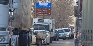 Kilometre-long traffic jams as black ice closes roads in Blue Mountains