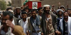 Shiite rebels,known as Houthis,carry the coffin of a fellow Houthi who was killed during fighting against Saudi-backed Yemeni forces in Marib province.