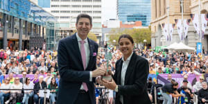 Perth mayor Basil Zempilas presents Sam Kerr with Keys to the City in 2022.