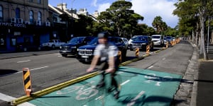 Controversial Sydney cycleway to stay for extra three years due to Oxford Street delays