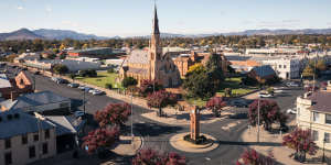 The township of Mudgee,where there are two sides:the side that attracts the tourists,and the old,classic Mudgee.