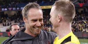 Jack Riewoldt shows his respect for Ben Rutten after the Bombers’ last game of 2022