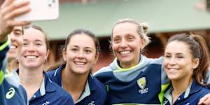Ahead of their respective world cups,Annabelle Codey and Ashleigh Gardner (centre) and their teams meet in North Sydney Oval.