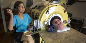 Man in iron lung for 70 years got a law degree,wrote a book,and became social media star