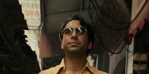 Shubham Saraf as Prabhu,a slum dweller who becomes Lin’s best friend,and moral compass.