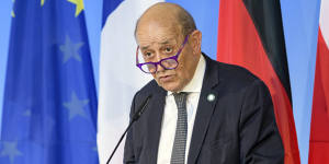 French Foreign Minister Jean-Yves Le Drian says Australia and the US have betrayed France with the submarine deal.