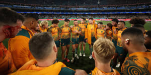 MELBOURNE,AUSTRALIA - JULY 29:Quade Cooper of the Wallabies talks to team mates in a huddle after losing The Rugby Championship&Bledisloe Cup match between the Australia Wallabies and the New Zealand All Blacks at Melbourne Cricket Ground on July 29,2023 in Melbourne,Australia. (Photo by Cameron Spencer/Getty Images)