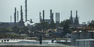 Qenos’ manufacturing plant in Altona,Melbourne,is one of the 215 industrial polluters that must reduce its emissions under the beefed-up regulations. 