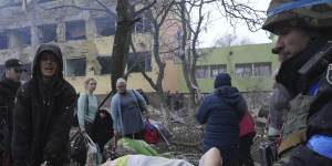 An injured pregnant woman is carried away from the maternity hospital which was damaged by Russian forces on Thursday (AEDT). 