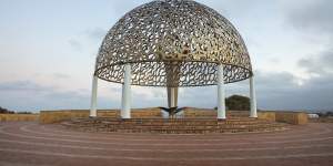 HMAS Sydney Memorial in Geraldton,Western Australia. The dome has 645 seagulls,one for each sailor who died.