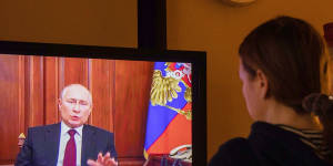 A resident watches a live broadcast of Vladimir Putin,Russia’s President,as he delivers an address,on a television in Moscow,Russia,on Monday,Feb. 22,2022. 