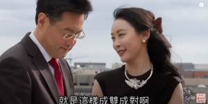 Chinese Foreign Minister Qin Gang being interviewed by Chinese state TV anchor Fu Xiaotian. 