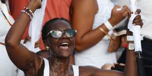 A woman shouts slogans in support of the peace agreement in Cartagena,Colombia,on Monday.