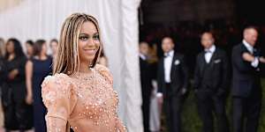 Beyoncé in Givenchy at the 2016 Met Gala,‘Manus x Machina:Fashion In An Age Of Technology’