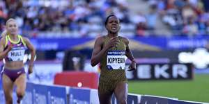 Faith Kipyegon on her way to a record victory in Paris,with Jessica Hull behind her.