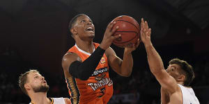 Cairns Taipans beat Brisbane Bullets in'Sunshine Stoush'