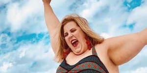 Last week,Gillette Venus posted a picture of plus-size model and social media influencer Anna O’Brien loving life on a beach.