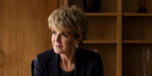 Julie Bishop urges'calm and considered'diplomacy with Beijing